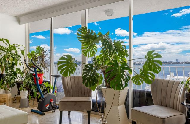 7601 E Treasure Dr 1924, North Bay Village, FL 33141