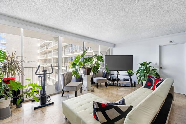 7601 E Treasure Dr 1924, North Bay Village, FL 33141