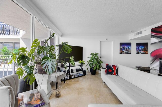 7601 E Treasure Dr 1924, North Bay Village, FL 33141