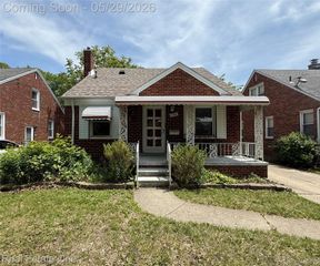 1746 N Denwood Street, Dearborn, MI 48128