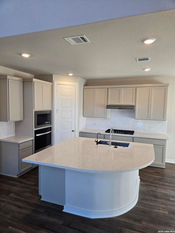 12550 Molsheim Rd, Schertz, TX 78154