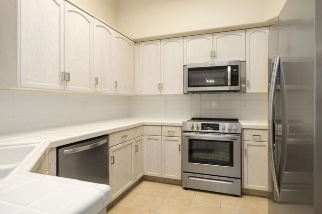 807 E Brighton Lane, Fresno, CA 93720