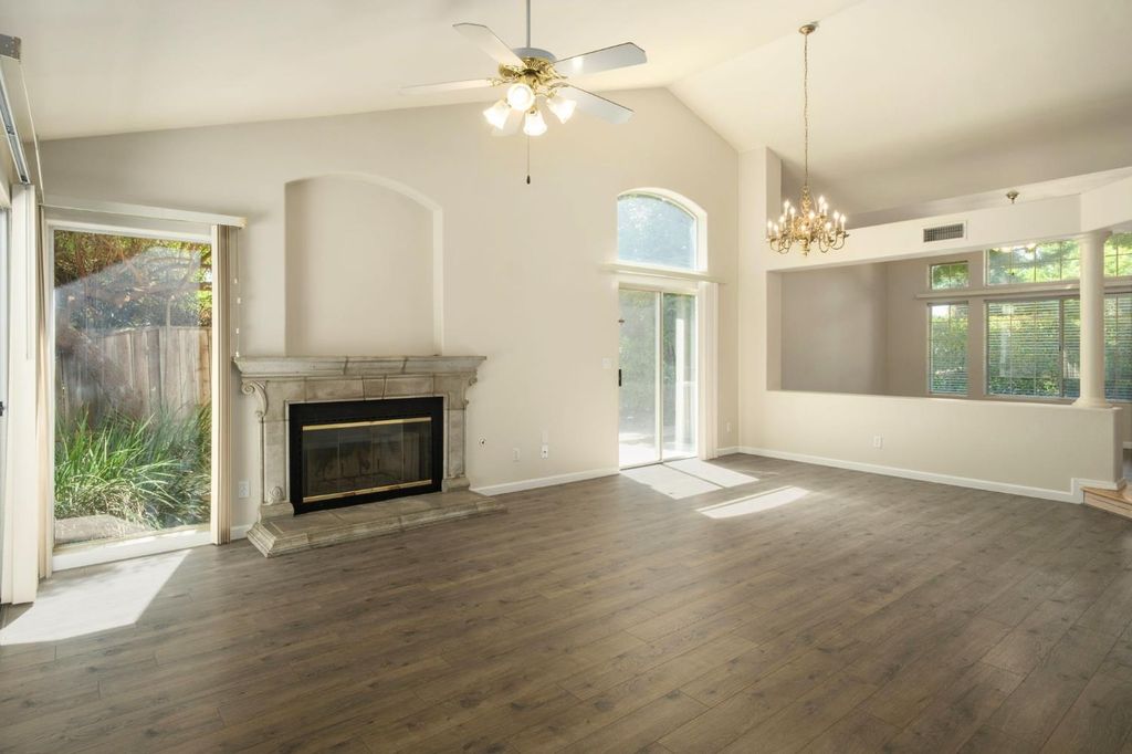 Image 11 of property listing at 807 E Brighton Lane, Fresno, CA 93720