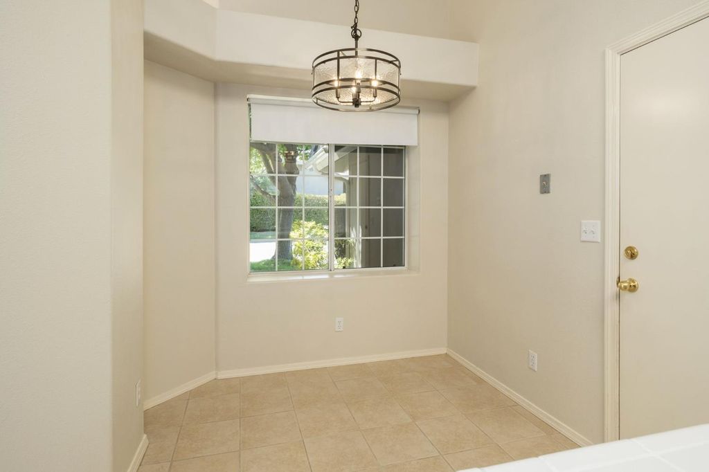 Image 13 of property listing at 807 E Brighton Lane, Fresno, CA 93720