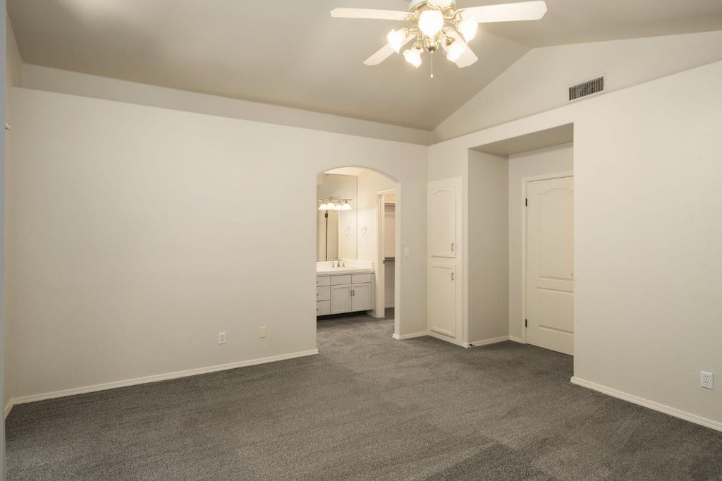 Image 19 of property listing at 807 E Brighton Lane, Fresno, CA 93720