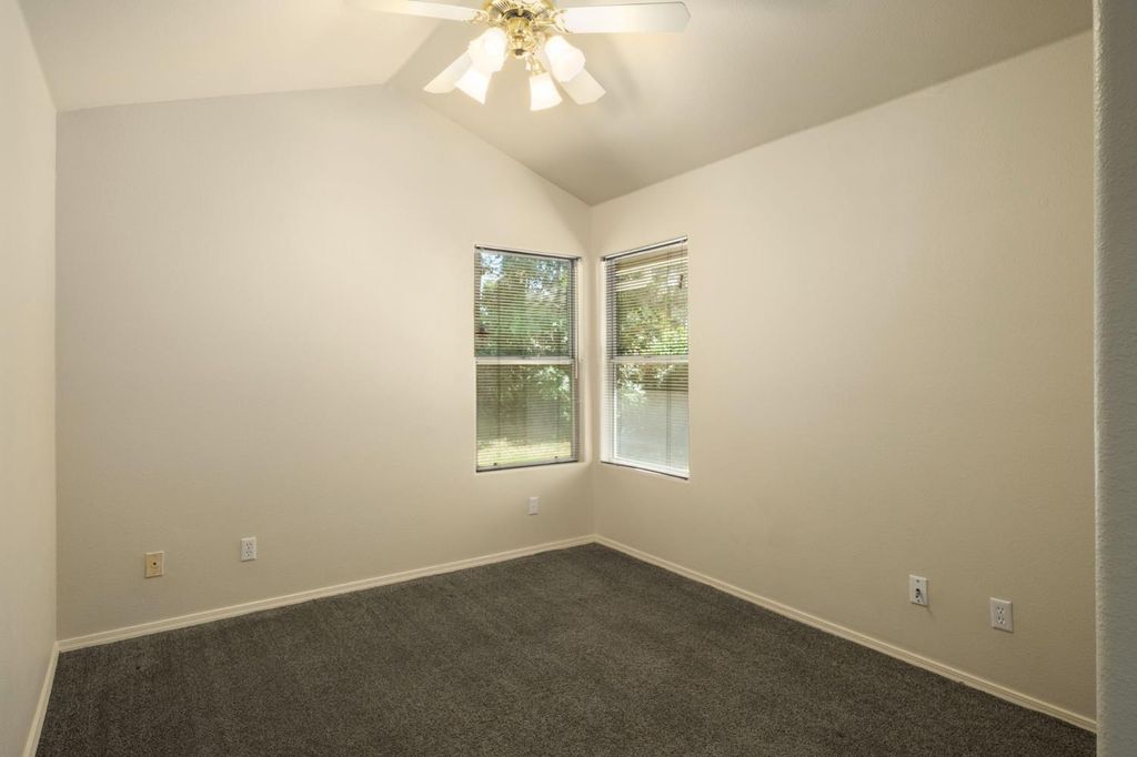 Image 23 of property listing at 807 E Brighton Lane, Fresno, CA 93720
