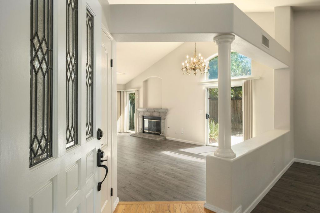 Image 5 of property listing at 807 E Brighton Lane, Fresno, CA 93720