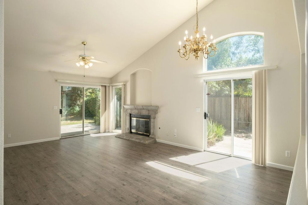Image 9 of property listing at 807 E Brighton Lane, Fresno, CA 93720