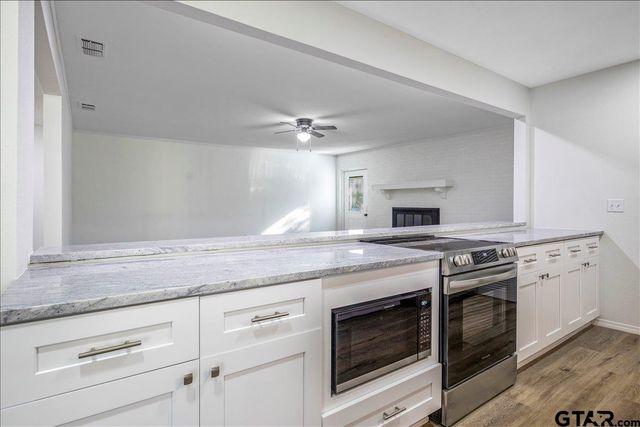 303 Jane Ln, Lindale, TX 75771