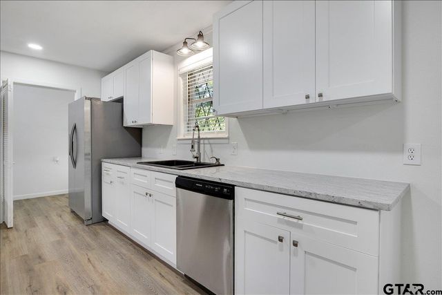 303 Jane Ln, Lindale, TX 75771