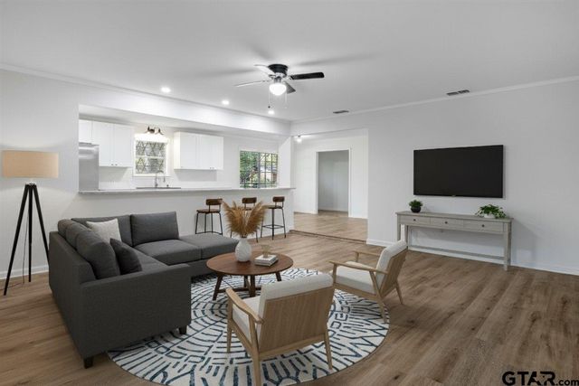 303 Jane Ln, Lindale, TX 75771