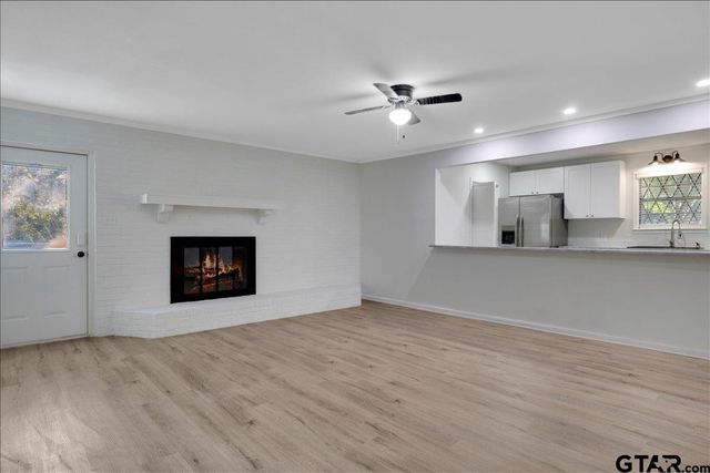 303 Jane Ln, Lindale, TX 75771