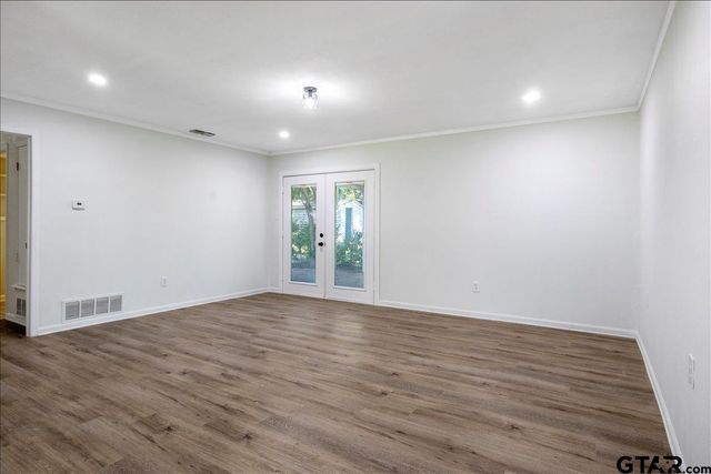 303 Jane Ln, Lindale, TX 75771