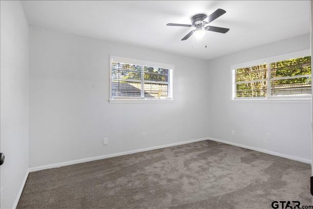 303 Jane Ln, Lindale, TX 75771