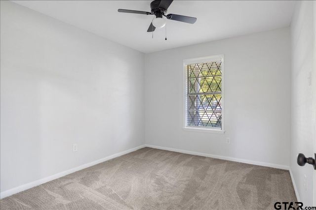 303 Jane Ln, Lindale, TX 75771