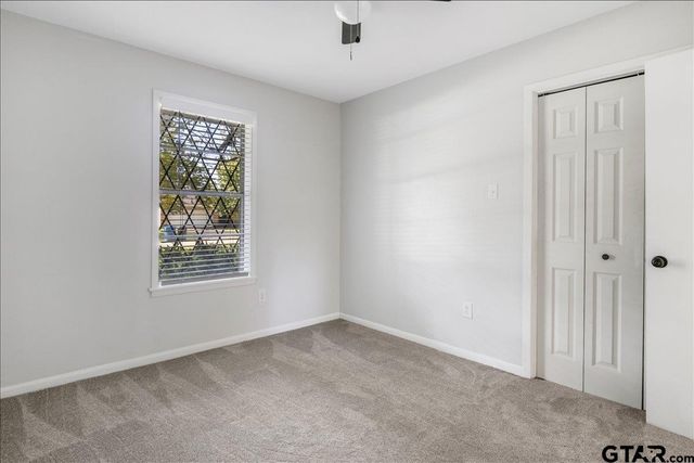 303 Jane Ln, Lindale, TX 75771