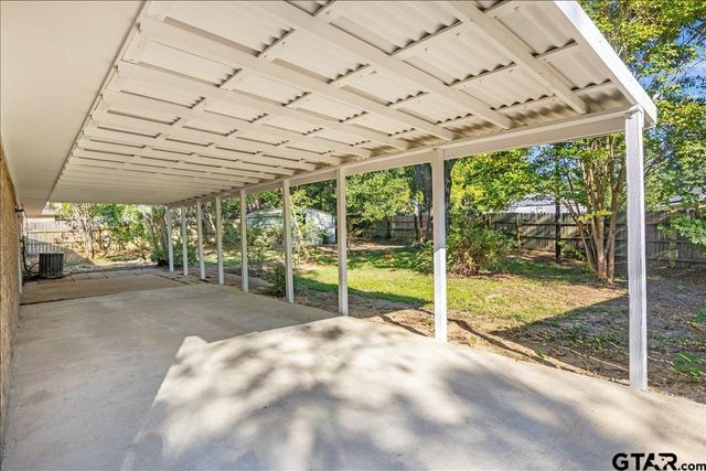 303 Jane Ln, Lindale, TX 75771