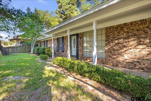 303 Jane Ln, Lindale, TX 75771