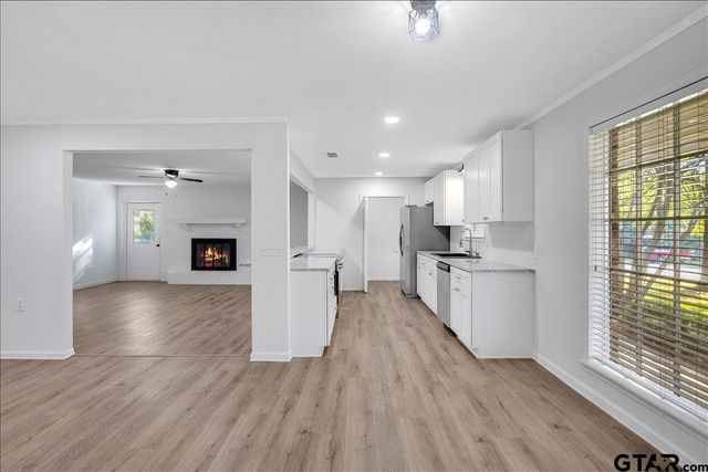 303 Jane Ln, Lindale, TX 75771