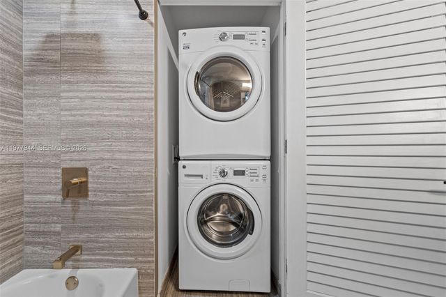 1010 Brickell Ave 4009, Miami, FL 33131