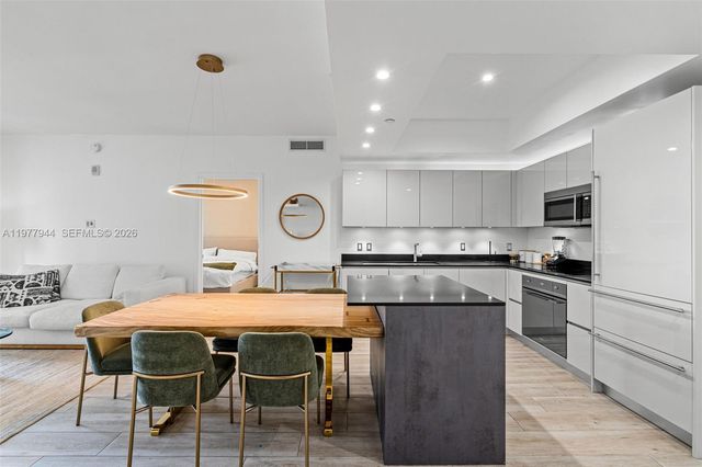 1010 Brickell Ave 4009, Miami, FL 33131