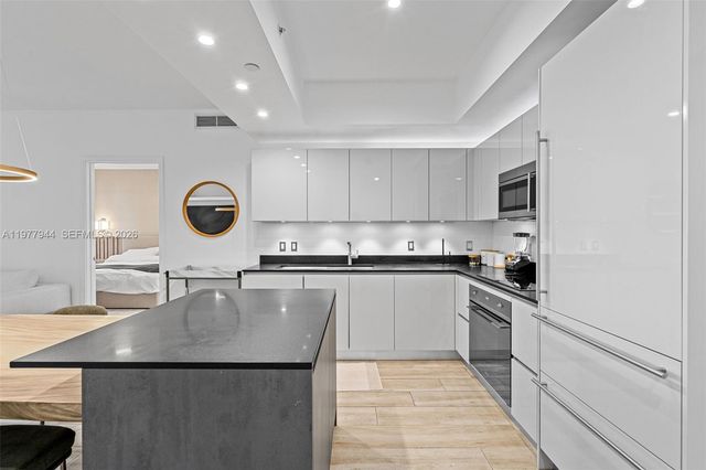 1010 Brickell Ave 4009, Miami, FL 33131