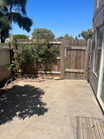 5682 Hillsdale Blvd, Sacramento, CA 95842