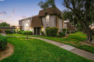 5682 Hillsdale Blvd, Sacramento, CA 95842