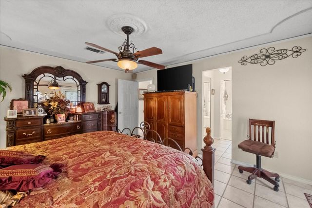 1005 Acorn Court, Arlington, TX 76012