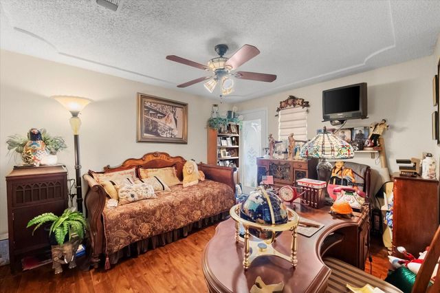 1005 Acorn Court, Arlington, TX 76012