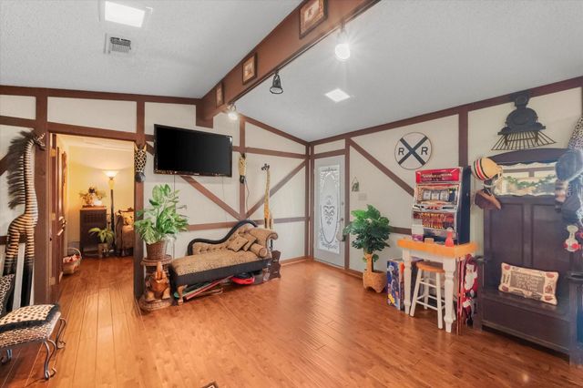 1005 Acorn Court, Arlington, TX 76012