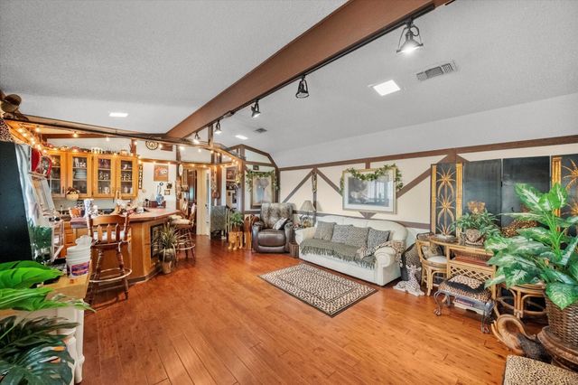 1005 Acorn Court, Arlington, TX 76012