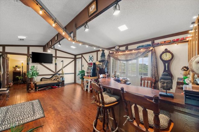 1005 Acorn Court, Arlington, TX 76012