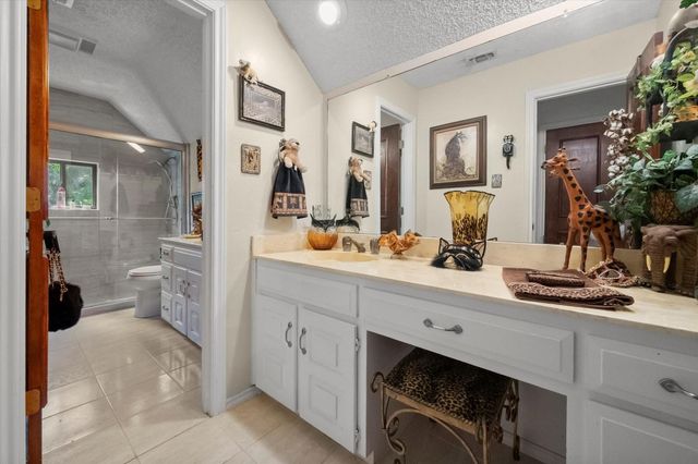 1005 Acorn Court, Arlington, TX 76012