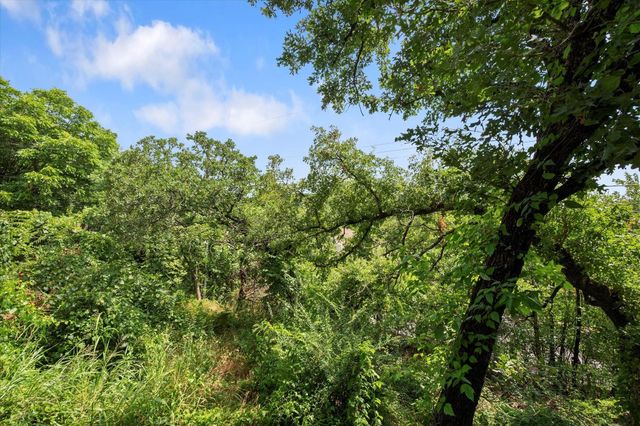 1005 Acorn Court, Arlington, TX 76012