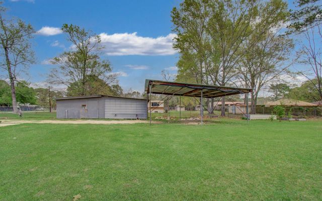 36 W Old Field Drive, Huffman, TX 77336