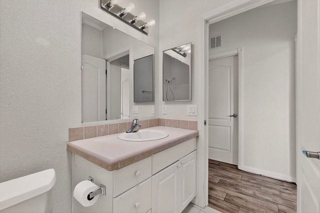 8 Clinger Lane, Los Lunas, NM 87031