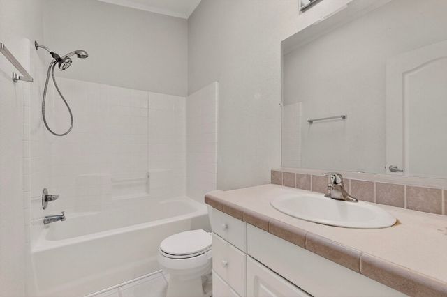 8 Clinger Lane, Los Lunas, NM 87031