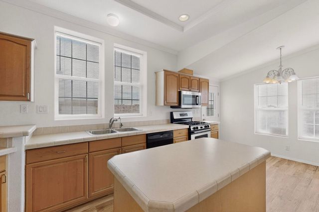 8 Clinger Lane, Los Lunas, NM 87031
