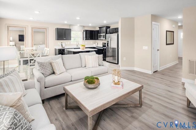 3 Nine Iron Dr, Richmond, VA 23223