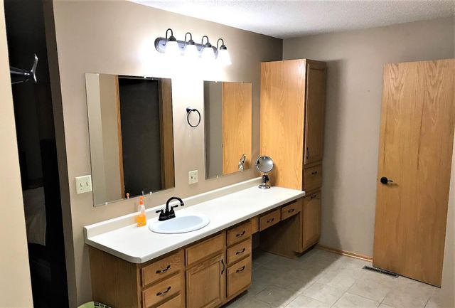 39947 River Oaks Drive, Roseau, MN 56751