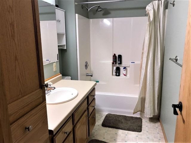 39947 River Oaks Drive, Roseau, MN 56751