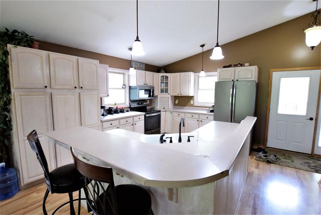 39947 River Oaks Drive, Roseau, MN 56751