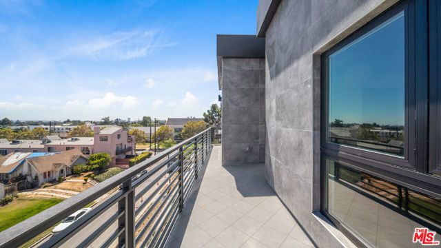 5153 Maplewood Avenue 407, Los Angeles, CA 90004