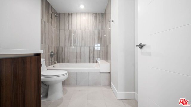 5153 Maplewood Avenue 407, Los Angeles, CA 90004