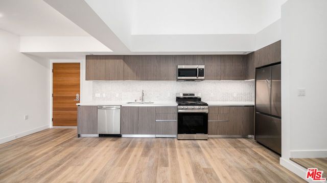 5153 Maplewood Avenue 407, Los Angeles, CA 90004