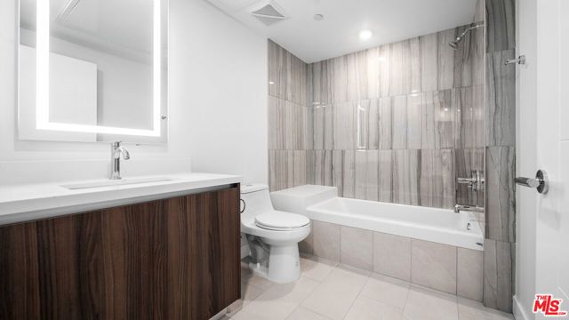 5153 Maplewood Avenue 407, Los Angeles, CA 90004