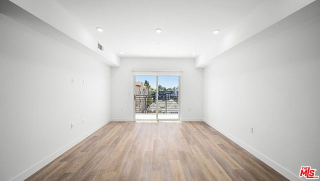 5153 Maplewood Avenue 407, Los Angeles, CA 90004