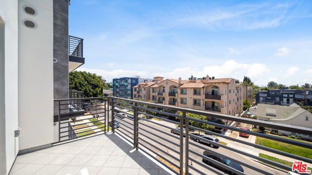 5153 Maplewood Avenue 407, Los Angeles, CA 90004