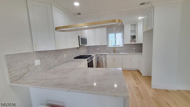 135 Lake Shore Dr, Parsippany-troy Hills Twp., NJ 07054